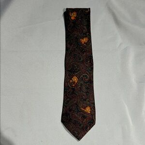 Elegant Garfield Paisley Tie with Floral Details